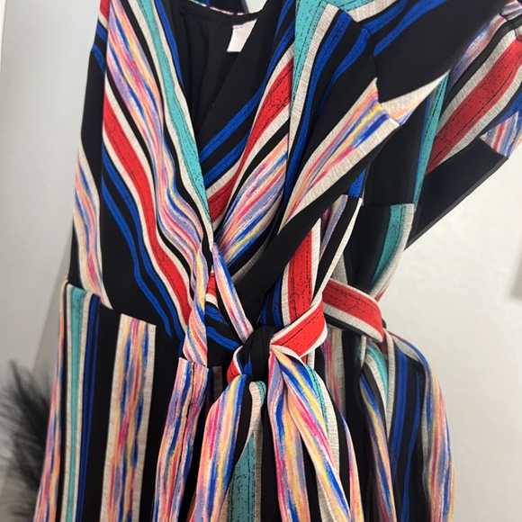 Lush Romper - Picture 2 of 3